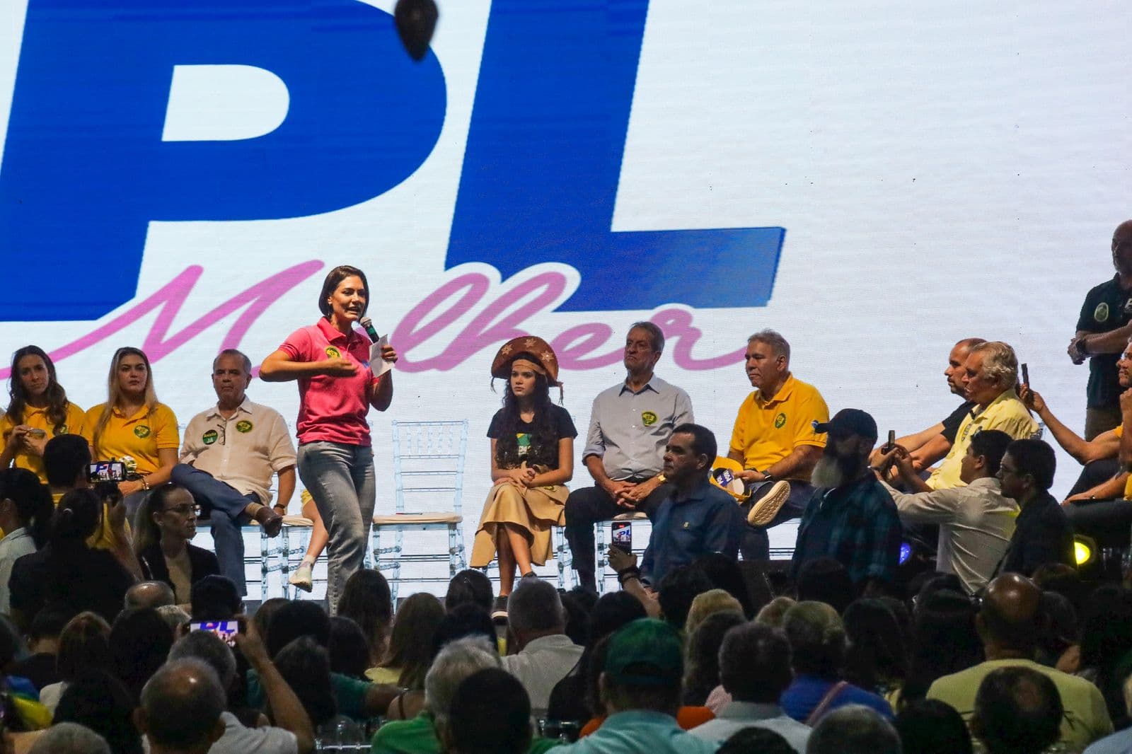 VÍDEO: Michelle Bolsonaro critica “diplomacia nanica” e convoca reação em 2026