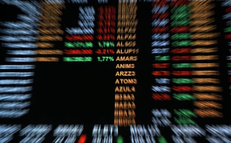Ibovespa bate recorde com Tarcísio à frente de Lula em pesquisa