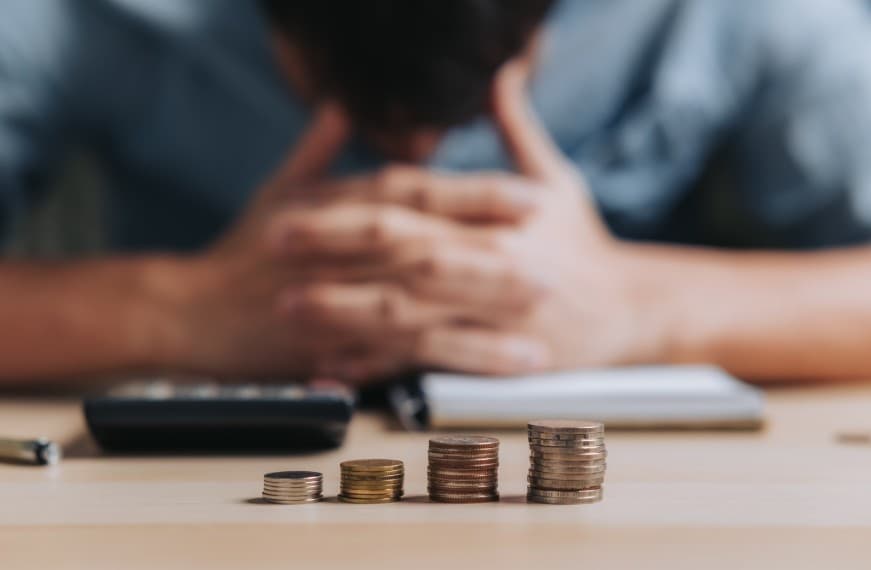 Inadimplência sobe e atinge maior patamar no Brasil em quase oito anos, diz Banco Central