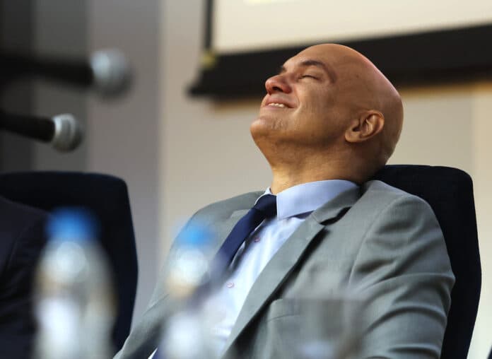 Novas mensagens do “gabinete paralelo” de Moraes revelam relatórios contra jornalistas