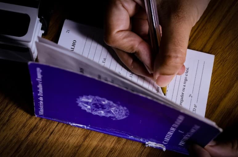 Brasil abre 129,77 mil vagas formais de trabalho em julho, menor número para o mês desde 2020