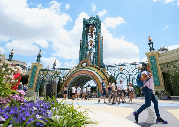 Homem morre após andar em montanha-russa no novo parque da Universal em Orlando
