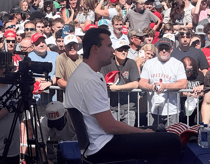 ‘Muito sangue’: Testemunhas descrevem o ataque a tiro contra Charlie Kirk