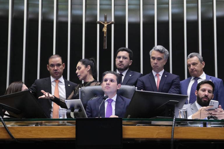 Câmara aprova em 1º turno blindagem inédita a Congresso em resposta a STF