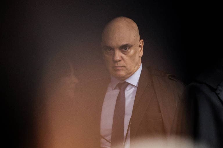 STF retoma julgamento de Bolsonaro com voto de Moraes em meio a tensão com Tarcísio
