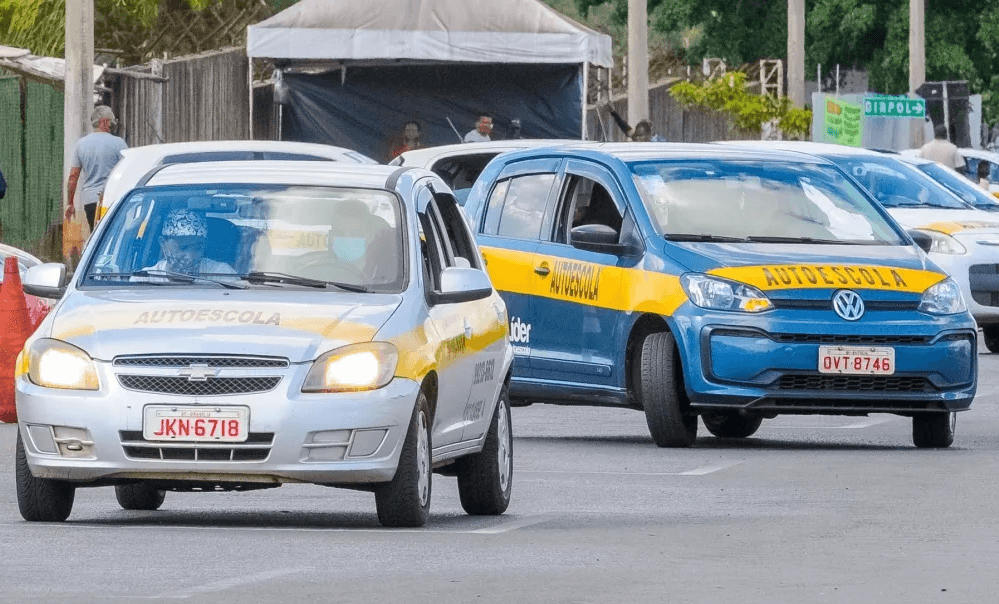 Autoescolas criticam "uberização" da CNH e apontam risco de fraudes