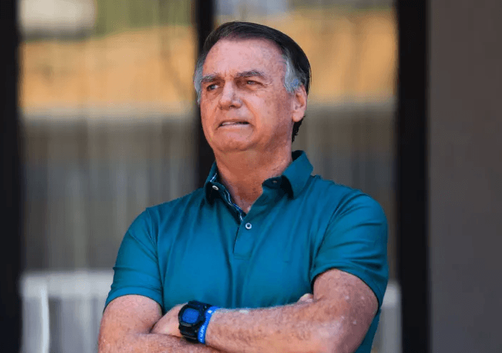 Médico afirma que Bolsonaro não precisará ir ao hospital