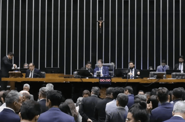 Câmara aprova projeto que veda descontos associativos em aposentadorias