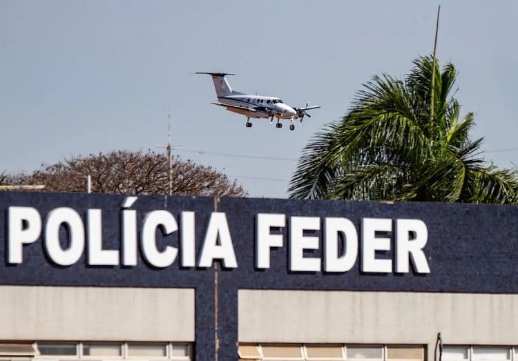 Jatinho de R$ 2,8 milhões liga senador do PDT ao Careca do INSS