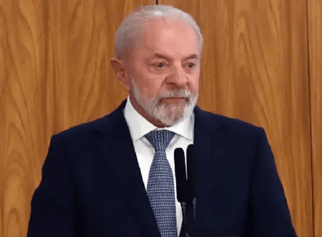 Lula chama Tarcísio de ‘serviçal' de Bolsonaro