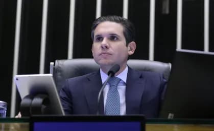 Hugo Motta indica comando e relator de comissões de MPs do tarifaço e do Gás