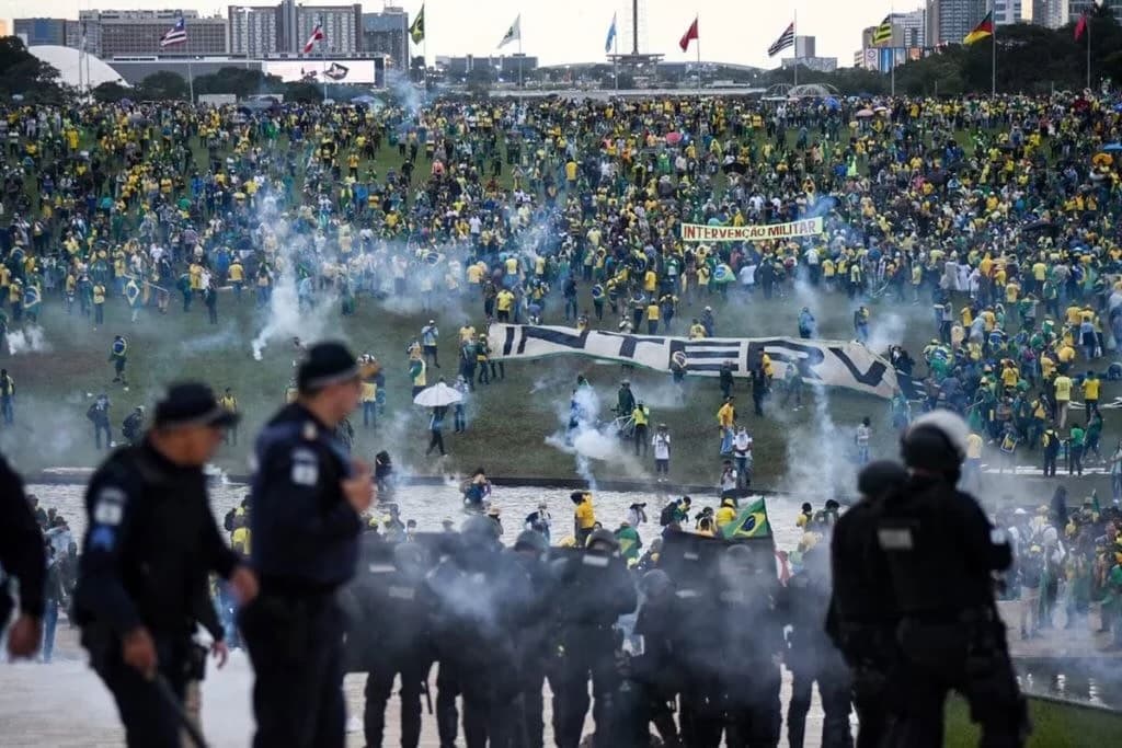 QUAEST: 41% são contra anistia; 36% a favor, inclusive a Bolsonaro