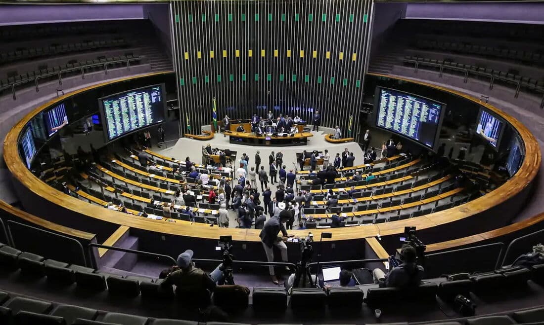 PESQUISA QUAEST: 83% das menções à PEC da Blindagem nas redes são negativas