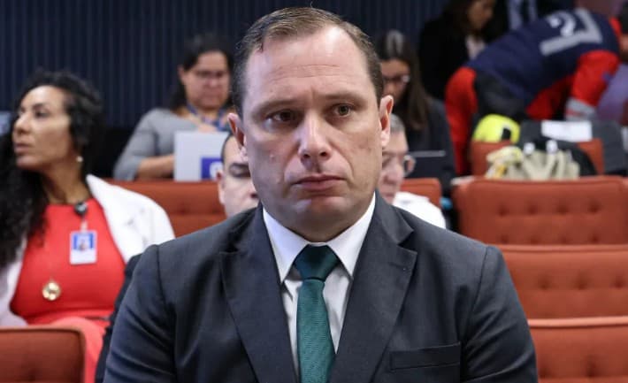 Moraes nega devolução de bens e retirada de tornozeleira de Cid antes de fim de processo