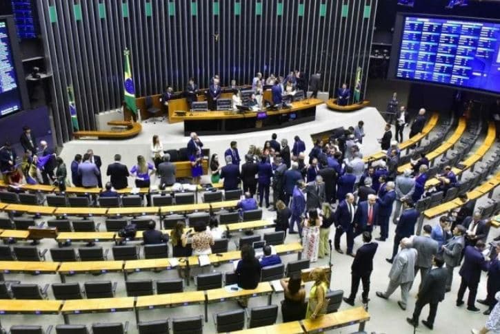 Comissão do Congresso aprova verba de R$ 4,9 bilhões para fundo eleitoral
