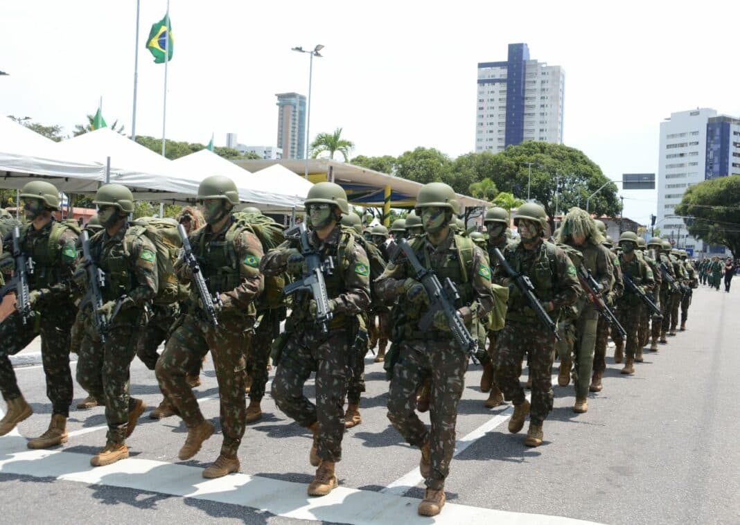 FOTOS: Desfile de 7 de Setembro em Natal reúne autoridades e 2,5 mil integrantes das Forças Armadas e de Segurança