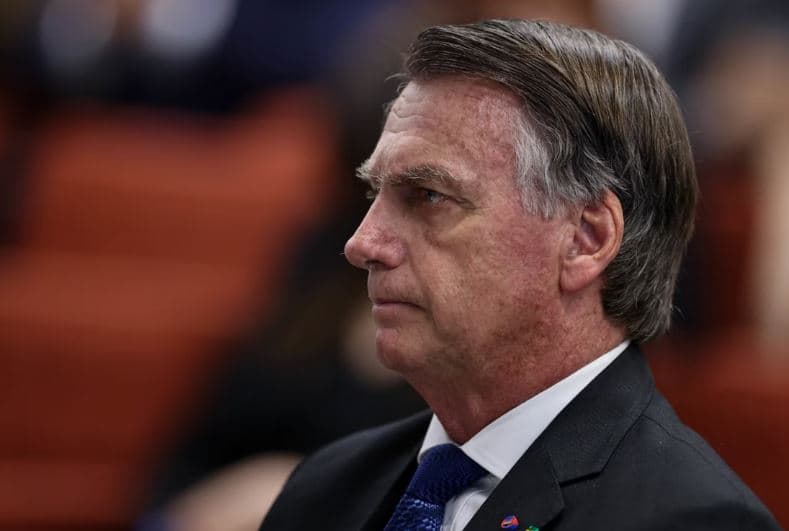 Bolsonaro terá escolta e esquema especial de segurança para ir a hospital neste domingo, no DF