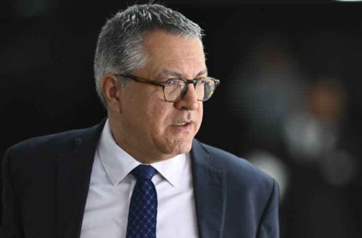 ‘Tô nem aí’, diz ministro da Saúde sobre visto para os Estados Unidos