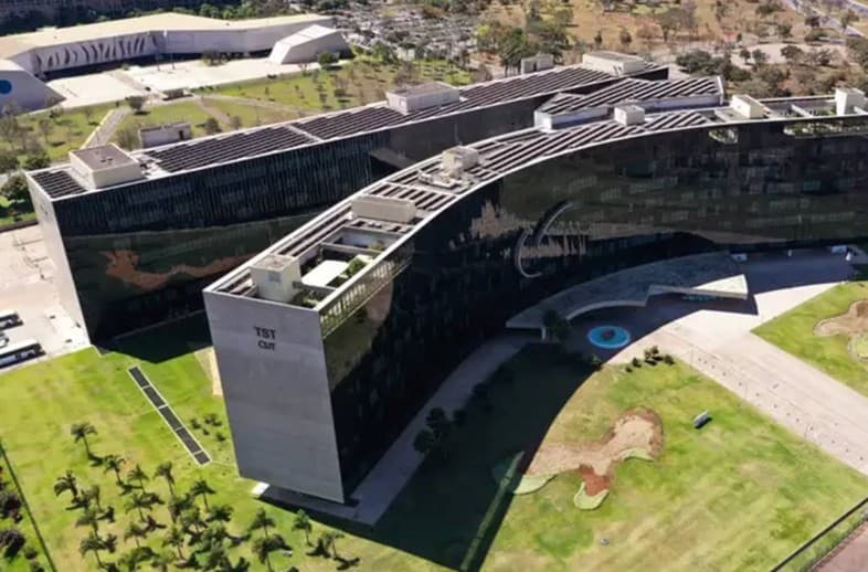 TST tem contrato de R$ 8,6 milhões para “faz-tudo VIP” de ministros