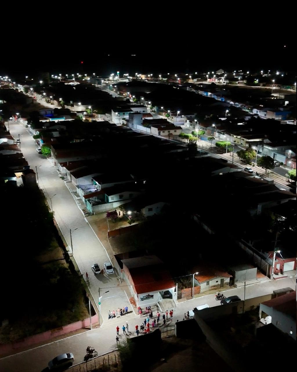 Prefeita Ceiça Lisboa entrega nova iluminação em LED em Caiçara do Rio do Vento
