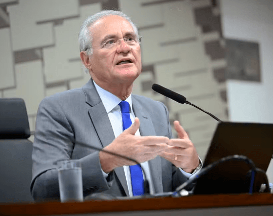 Nomeação de Renan para relatar IR amplia tensão entre Câmara e Senado
