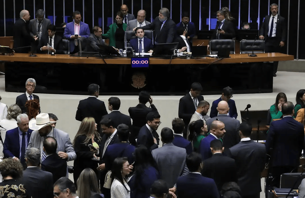 Governo estuda novas ações para compensar derrota na Câmara sobre impostos