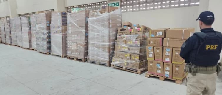 PRF barra carreta com 90 mil remédios irregulares no RN — R$ 3,5 milhões em risco à saúde