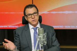 Nove auditores do Ministério do Trabalho se demitem após ministro proteger JBS de “lista suja”