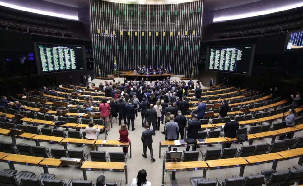 Congresso aprova MP 1.304 e derruba taxa sobre energia solar — veja como votaram os deputados do RN