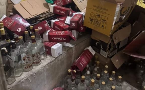 BH: Polícia apreende 15 mil garrafas para falsificação de bebidas e interrompe possível rota do metanol
