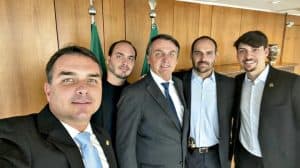 Filhos de Bolsonaro explodem nas redes: prisão é ‘grave violação' e ‘indefensável'