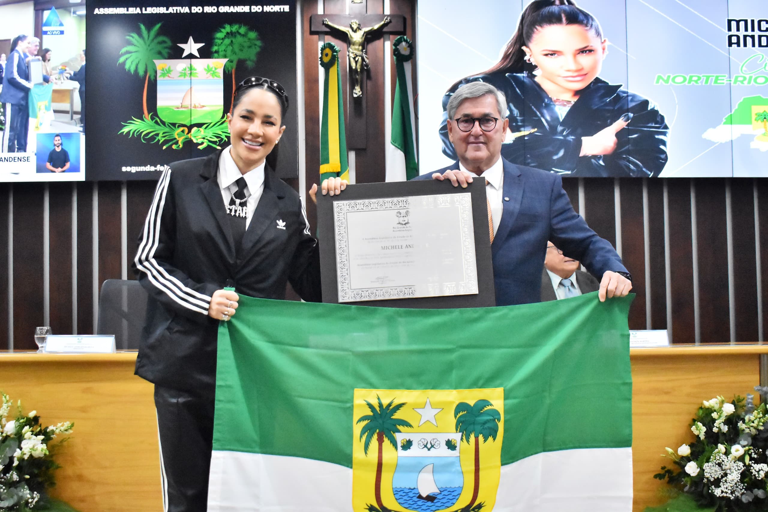 Tomba Farias homenageia Michele Andrade e cantora se declara ao RN: “Nenhum lugar é mais legal do que aqui”