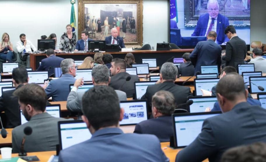 Comissão da Câmara dos Deputados aprova projeto que restringe decisões individuais de ministros do STF
