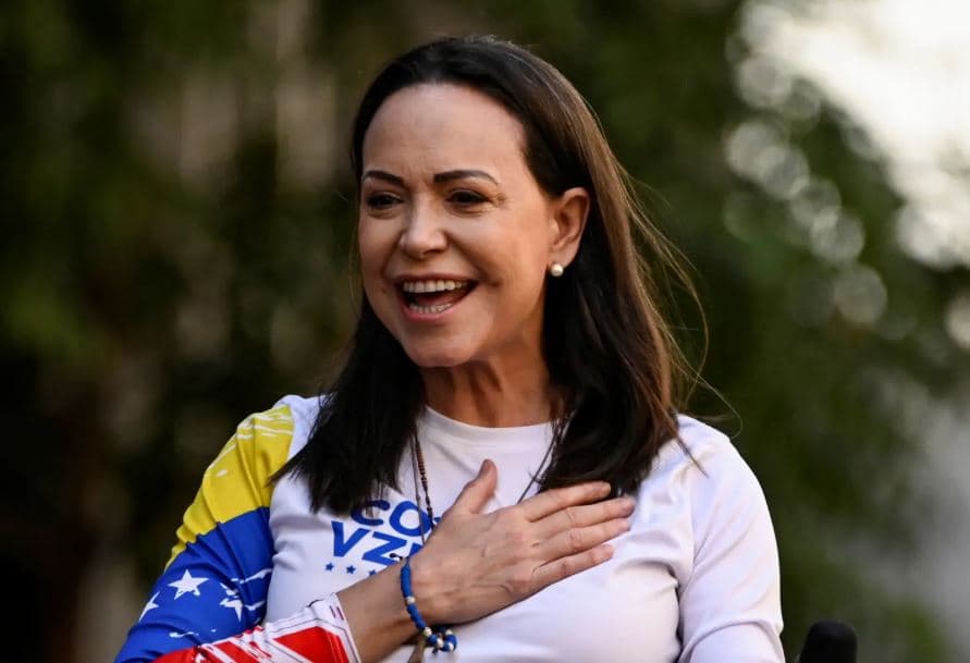 “Lula deveria dizer a Maduro que chegou a hora de ir embora”, diz Nobel da Paz María Corina Machado