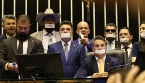 Câmara abre processo contra deputados bolsonaristas por motim após prisão de Bolsonaro