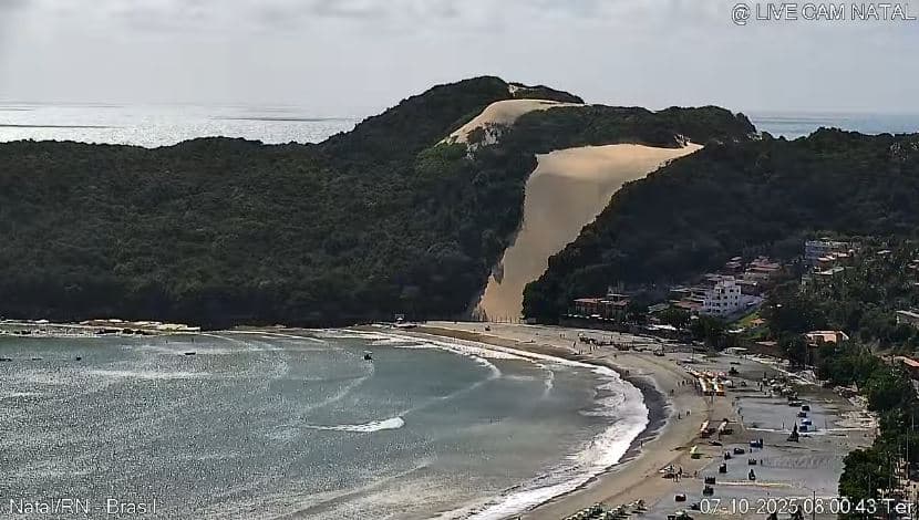 Maior maré do ano em Ponta Negra vira munição da oposição contra gestão Paulinho Freire