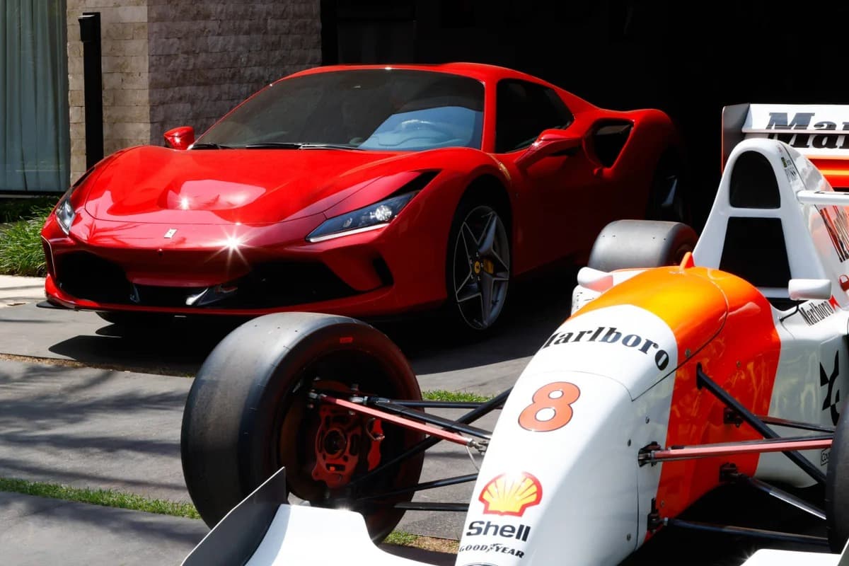 Ferrari de R$ 4,5 milhões financiada até 2027, relógios de luxo e dinheiro vivo: empresário do DF diz à CPMI do INSS que tudo é ‘100% legal’