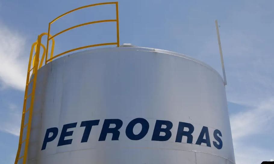 Petrobras reduz em R$ 0,14 preço da gasolina para distribuidoras