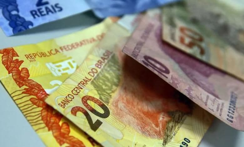 Direita governa 9 dos 10 Estados que pagam os melhores salários