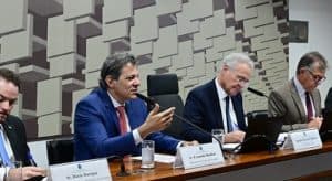 Haddad rebate críticas e dispara: “Taxar bancos, bilionários e bets só é injusto pra quem é desinformado”