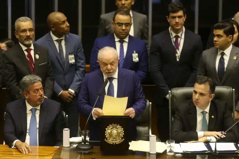 Lula libera R$ 6,5 bilhões em emendas para deputados às vésperas de votação do IR