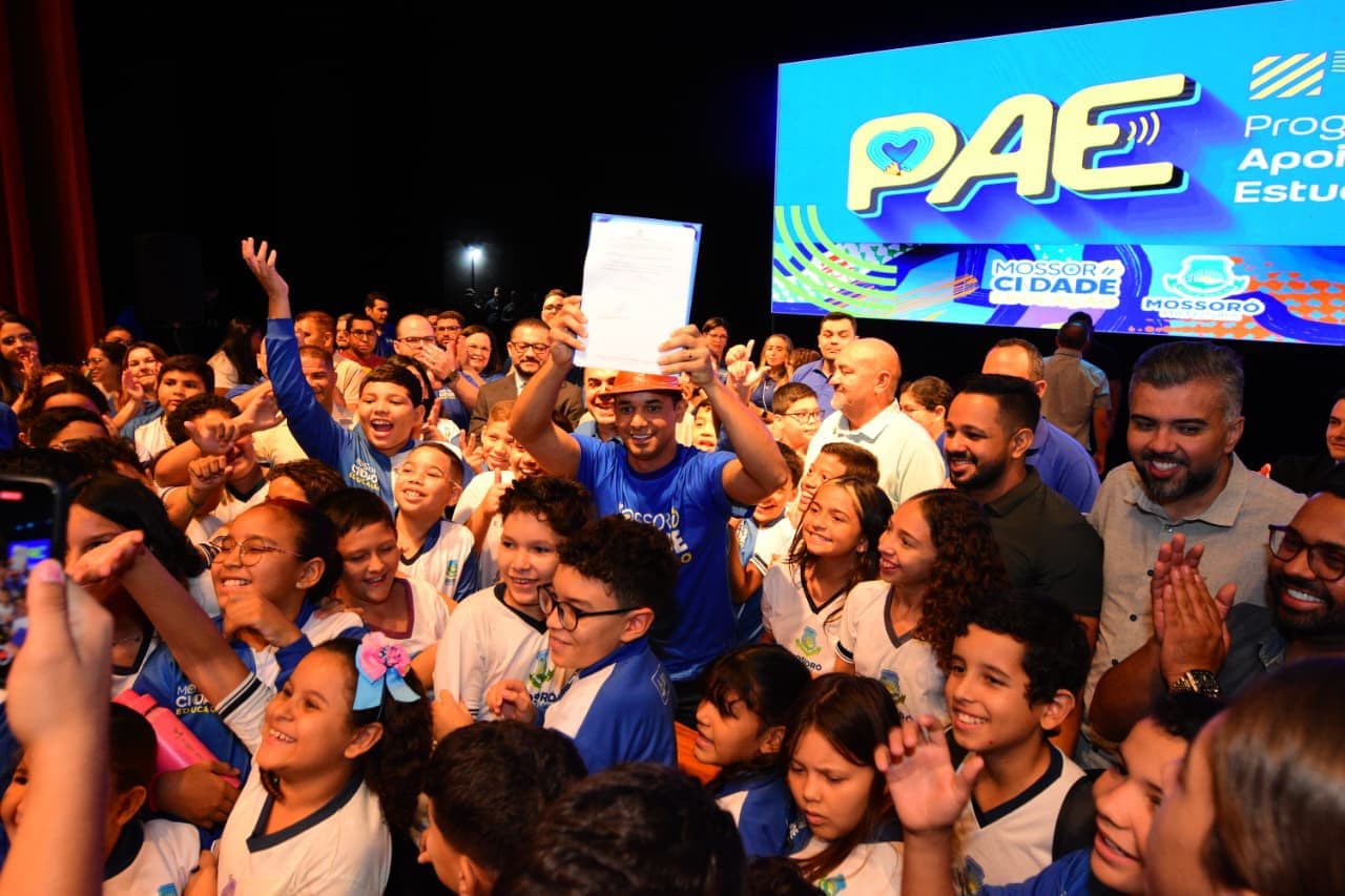 PAE: Prefeito Allyson cria programa inédito com bolsas de até R$ 300 para alunos da Rede Municipal