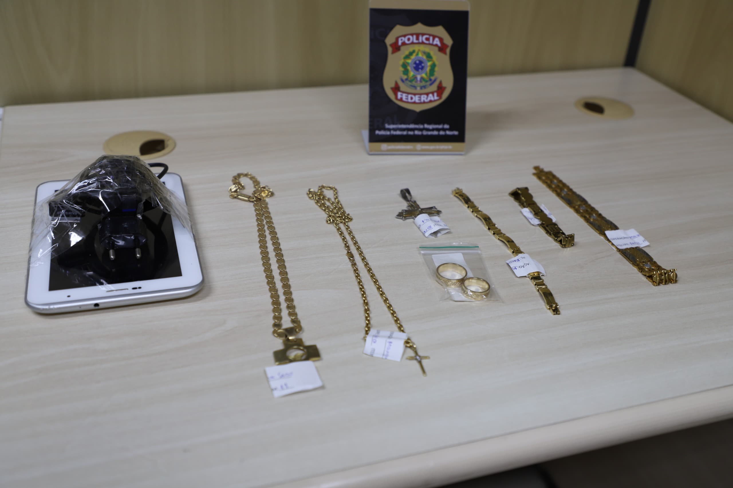 OPERAÇÃO MANGUE SECO: PF cumpre mandado de prisão no RN e faz apreensão de carros, jet ski e joias