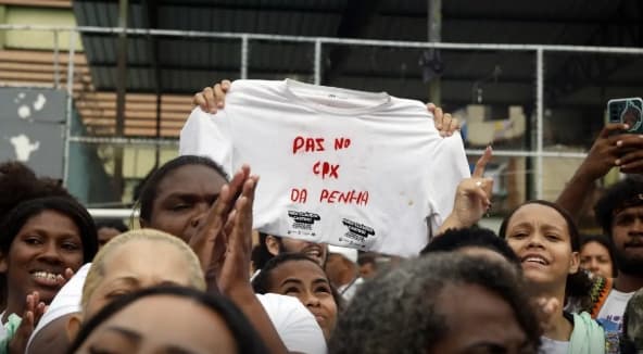 Protesto no Rio após megaoperação com 121 mortos: Governo diz que maioria tinha ficha criminal