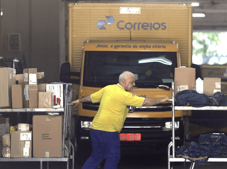 Ex-presidente critica plano dos Correios e diz que estatal caminha para “encerramento programado”