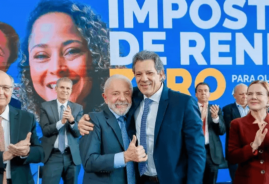 ‘Se o pobre consumir mais, o rico vai ficar mais rico', diz Lula
