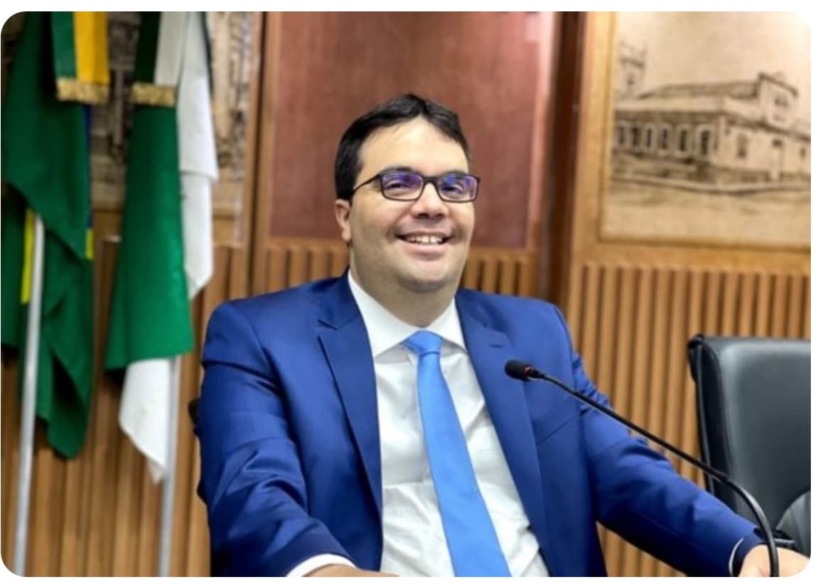 Tércio Tinoco interrompe recesso e retorna a Natal para votação da cassação de Brisa Brachi