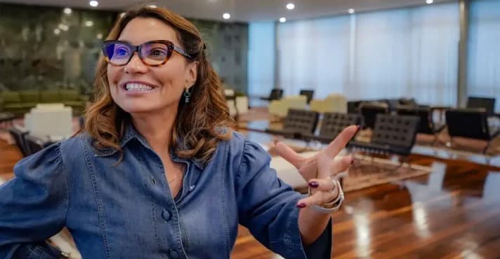 FRESCOU MESMO: Janja provoca a imprensa: ‘Já compraram coxinha?’