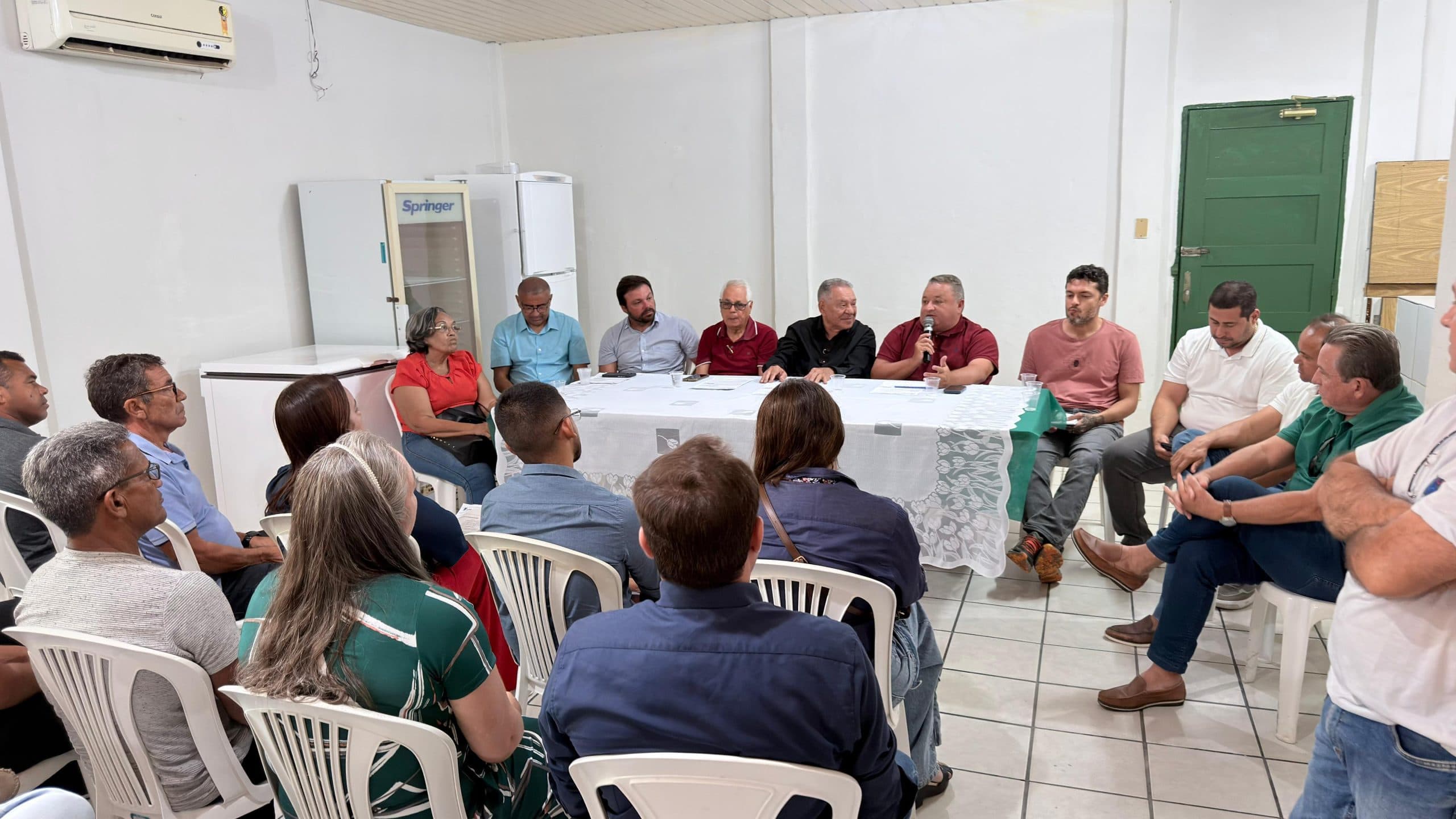 Prefeito Antônio Henrique lidera reunião com superintendente do Ibama para tratar das demandas dos pescadores