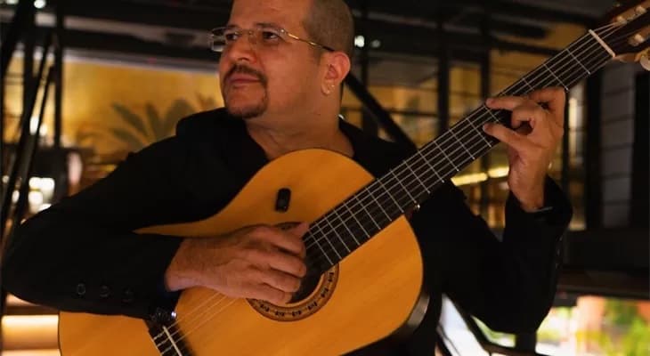 Hoje é dia de "Quinta da Bossa" com Leís Ferreira no Cicchetti Natal